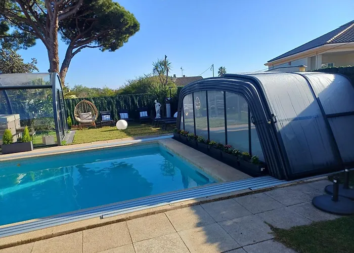 Piscina climatizada, jacuzzi y brisa marina para 6