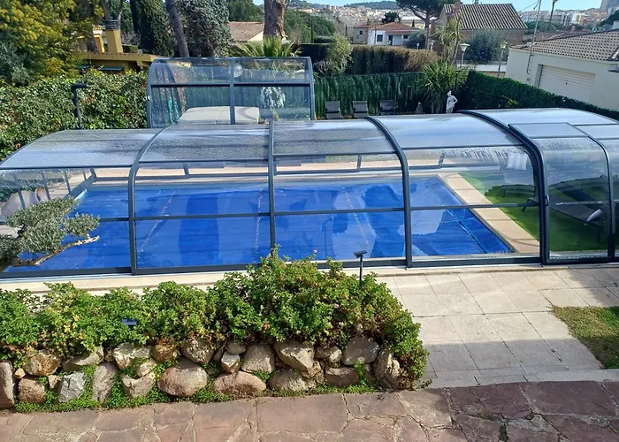 Piscina climatizada, jacuzzi y brisa marina para 6